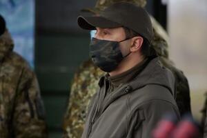 Зеленський: Сьогодні Україна робить усе, щоб це нарешті закінчилося. І коли я кажу "це", – я не тільки про КПВВ, я про "це", яке коїться сьомий рік. І інакше, як "воно", це назвати не можна