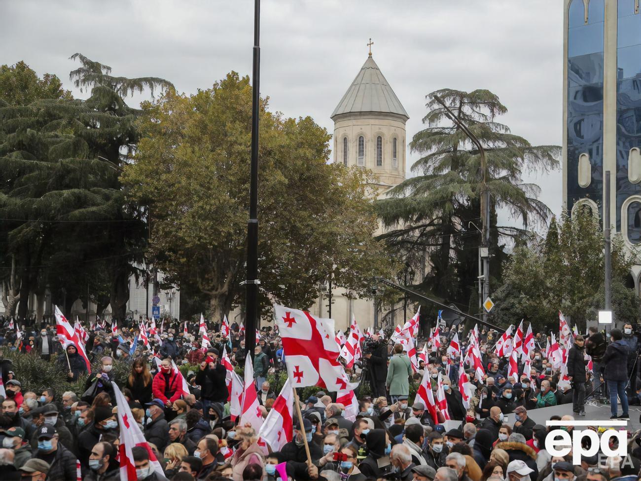 По подсчетам СМИ, сегодня на акции протеста в Тбилиси было несколько тысяч человек