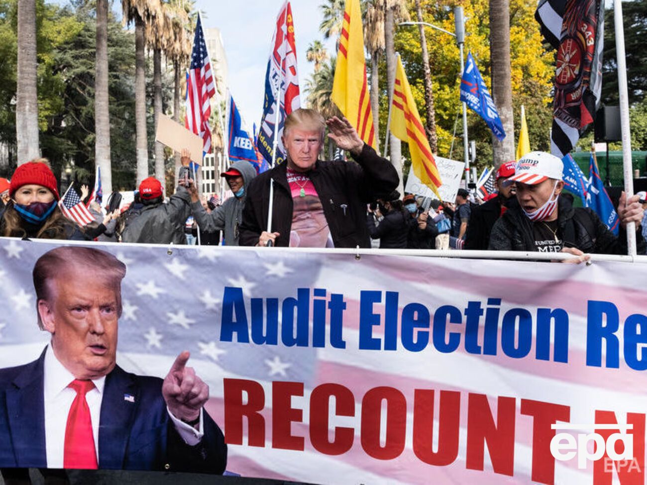 Большинство протестующих в Вашингтоне вышли на улицы без масок. Носить их обязал мэр города
