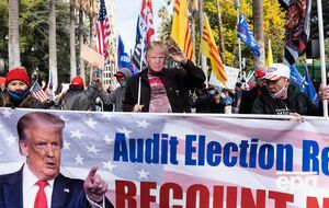 Большинство протестующих в Вашингтоне вышли на улицы без масок. Носить их обязал мэр города