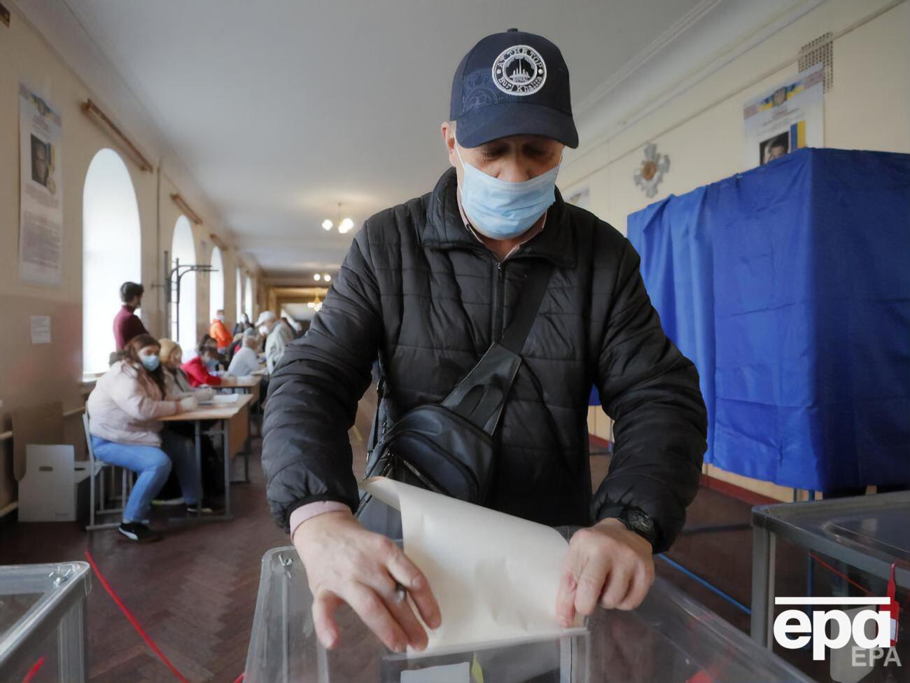 У Луцьку на двох дільницях не вели протоколів ранкового засідання, розповіли спостерігачі "Опори"