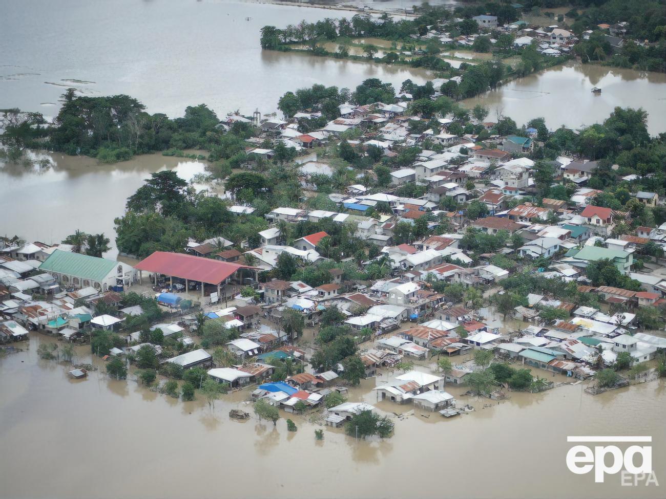 Тайфун разрушил около 26 тыс. домов