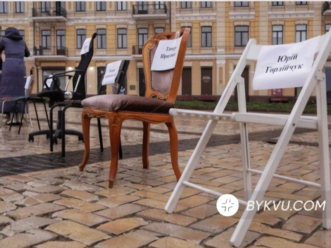 Під час акції відомі українські журналісти, актори, музиканти і письменники розповіли історії ув'язнених
