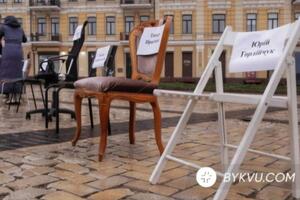 Під час акції відомі українські журналісти, актори, музиканти і письменники розповіли історії ув'язнених