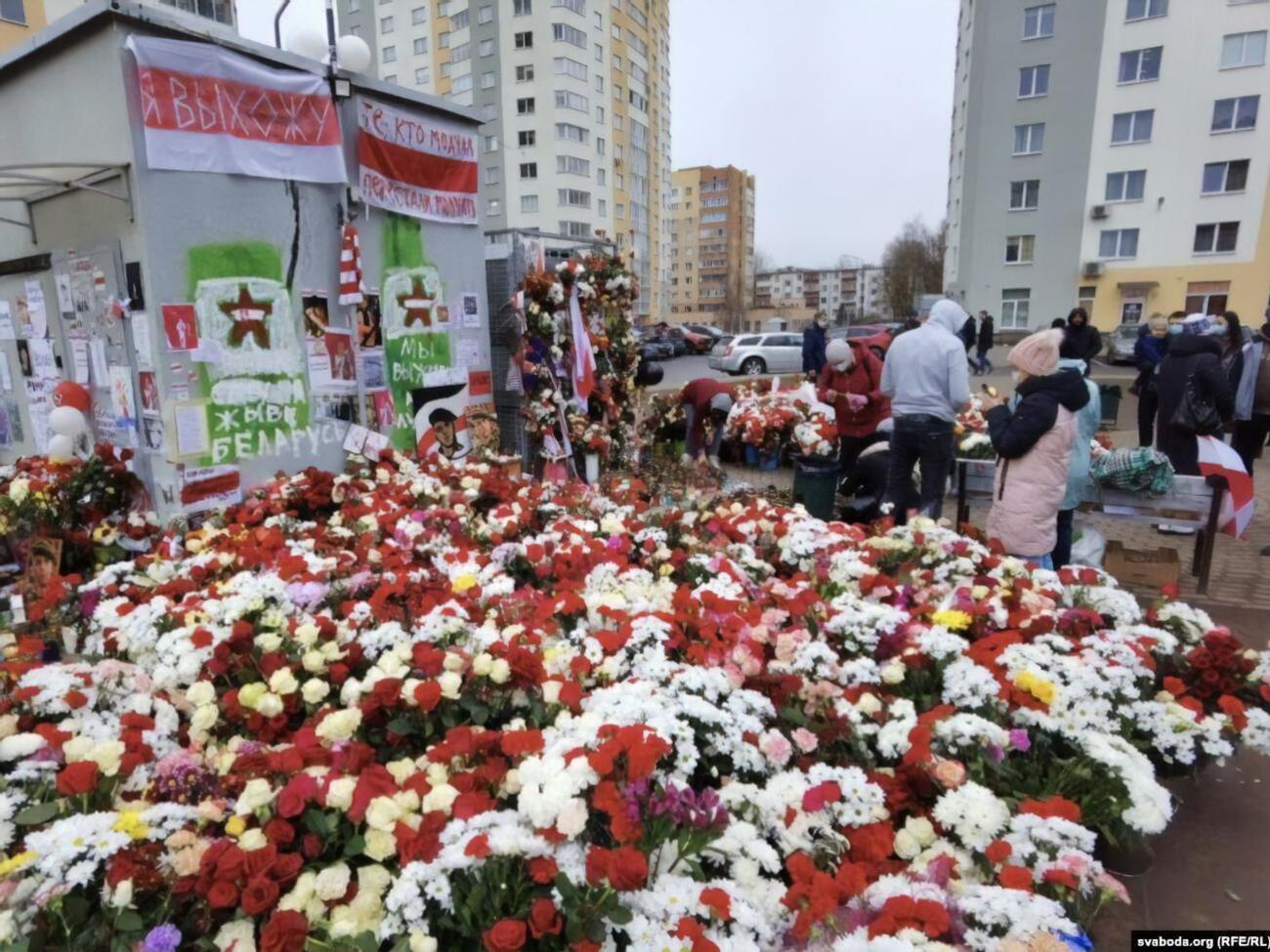 Бондаренко помер 12 листопада. Меморіал на його честь встановили в одному із дворів столиці Білорусі