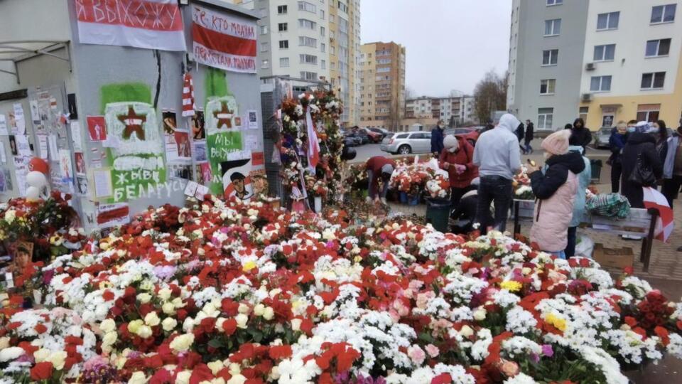 Бондаренко помер 12 листопада. Меморіал на його честь встановили в одному із дворів столиці Білорусі