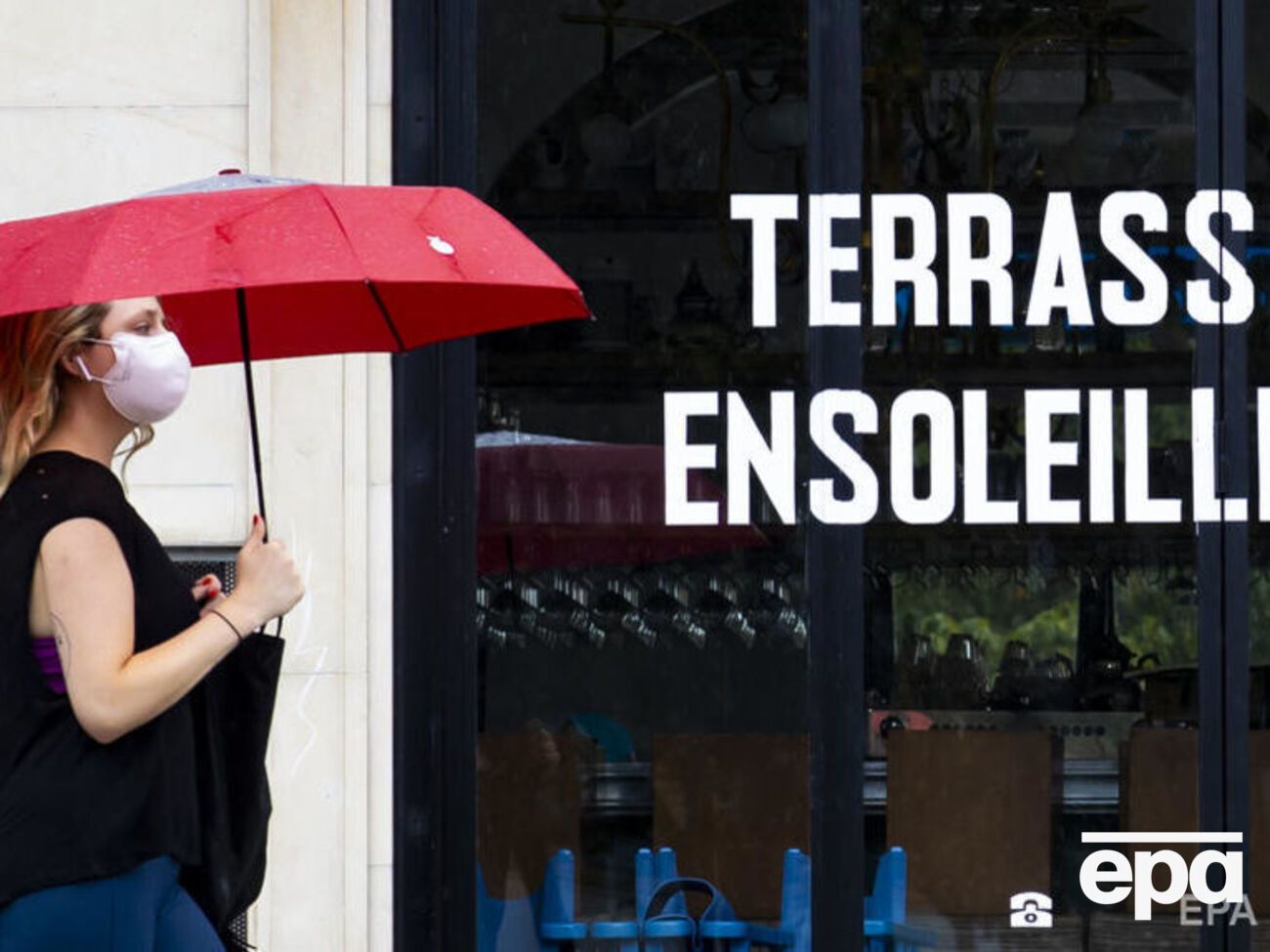Ресторатори Франції кажуть, що не витримають повторного закриття своїх закладів через спалах COVID-19
