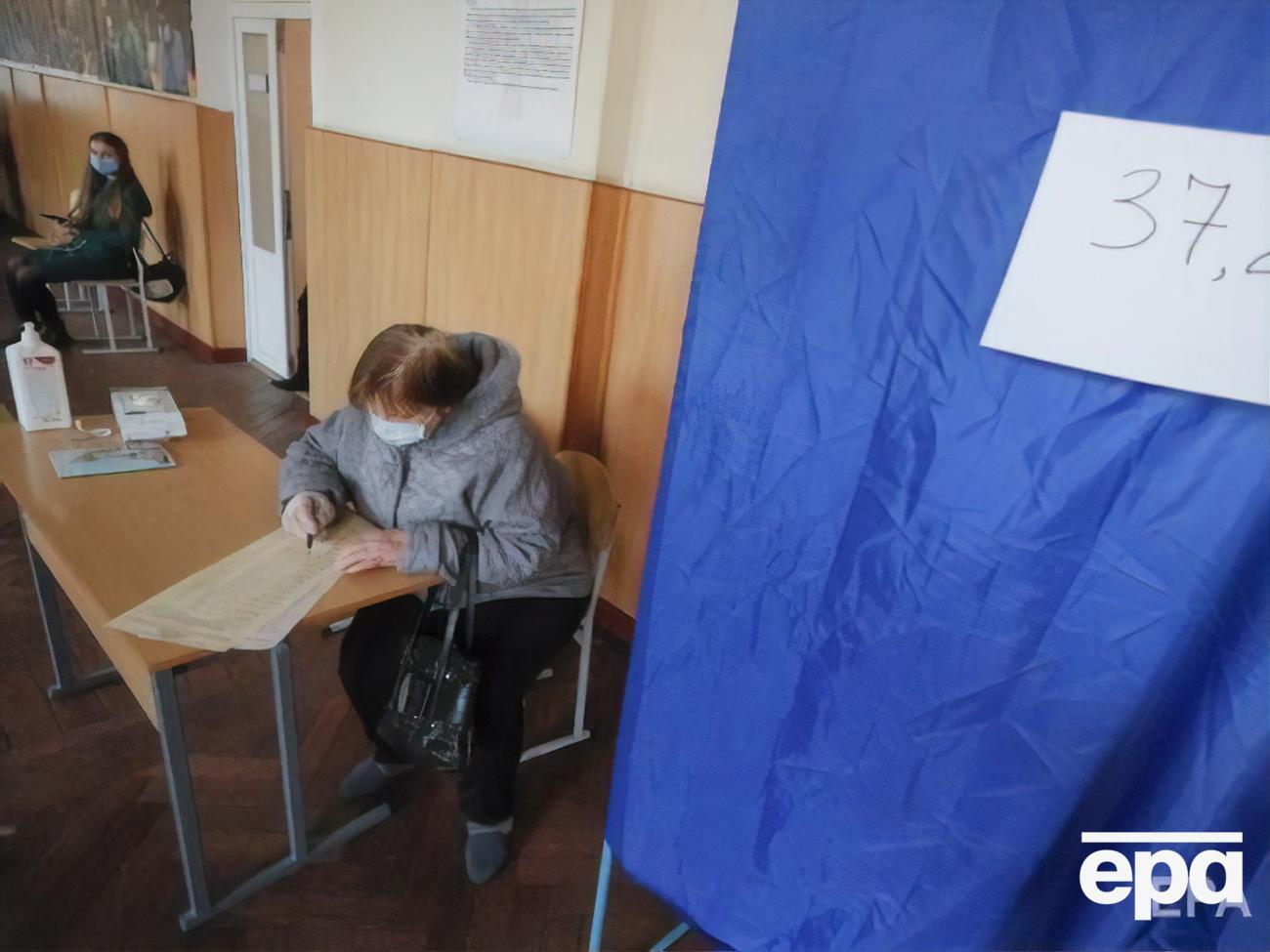Явка до 16.00 25 жовтня була 27%, повідомили в "Опорі"