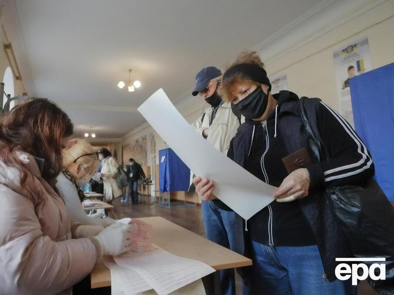 В семи городах Украины 15 ноября проходит второй тур выборов городских голов