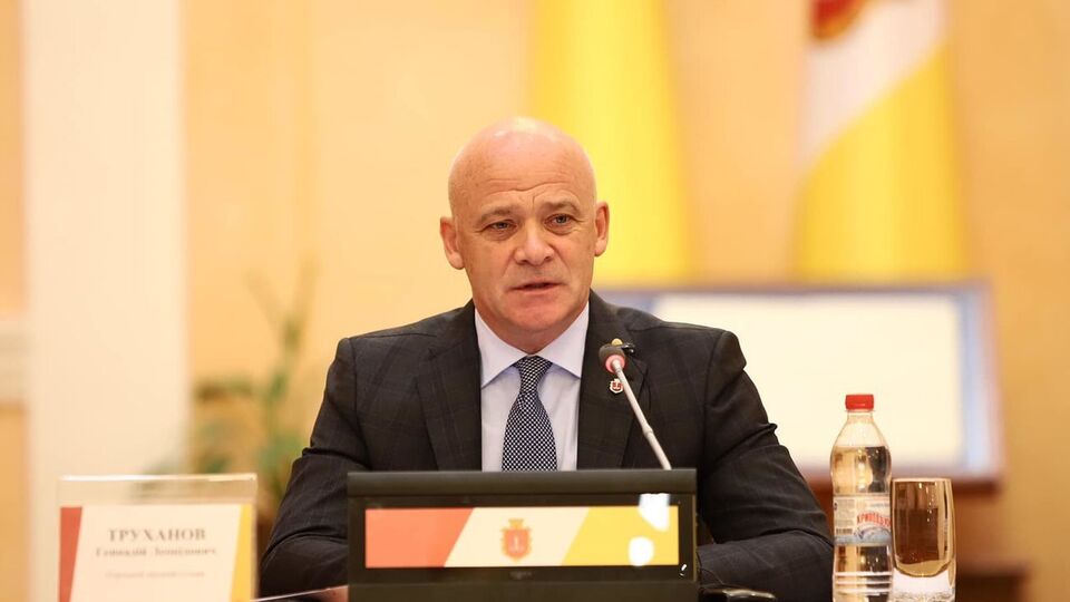 Труханов, за даними екзитполу КМІС, випередив свого суперника більше ніж на 12 процентних пунктів