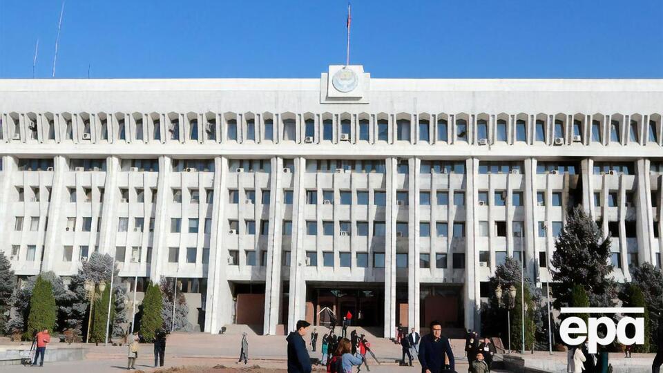 Досрочные президентские выборы в Кыргызстане назначили на 10 января