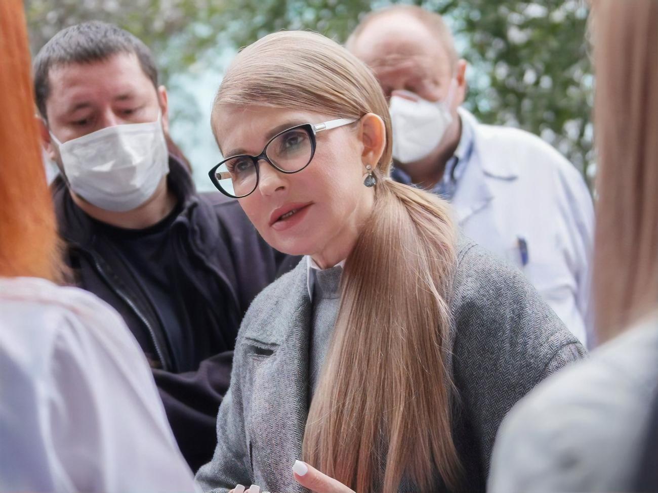 До зміни іміджу Тимошенко збирала волосся у хвіст