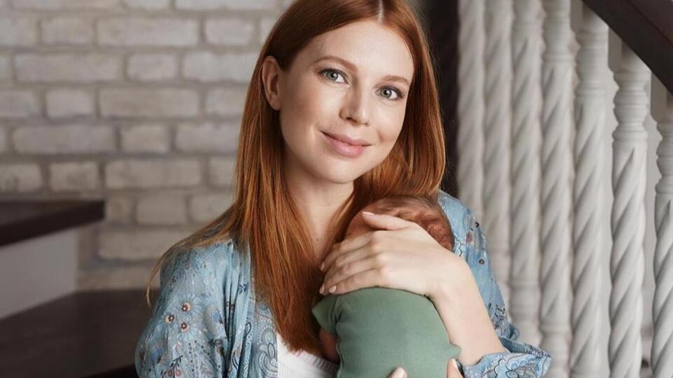 Подольская c новорожденным ребенком погостила у родственницы