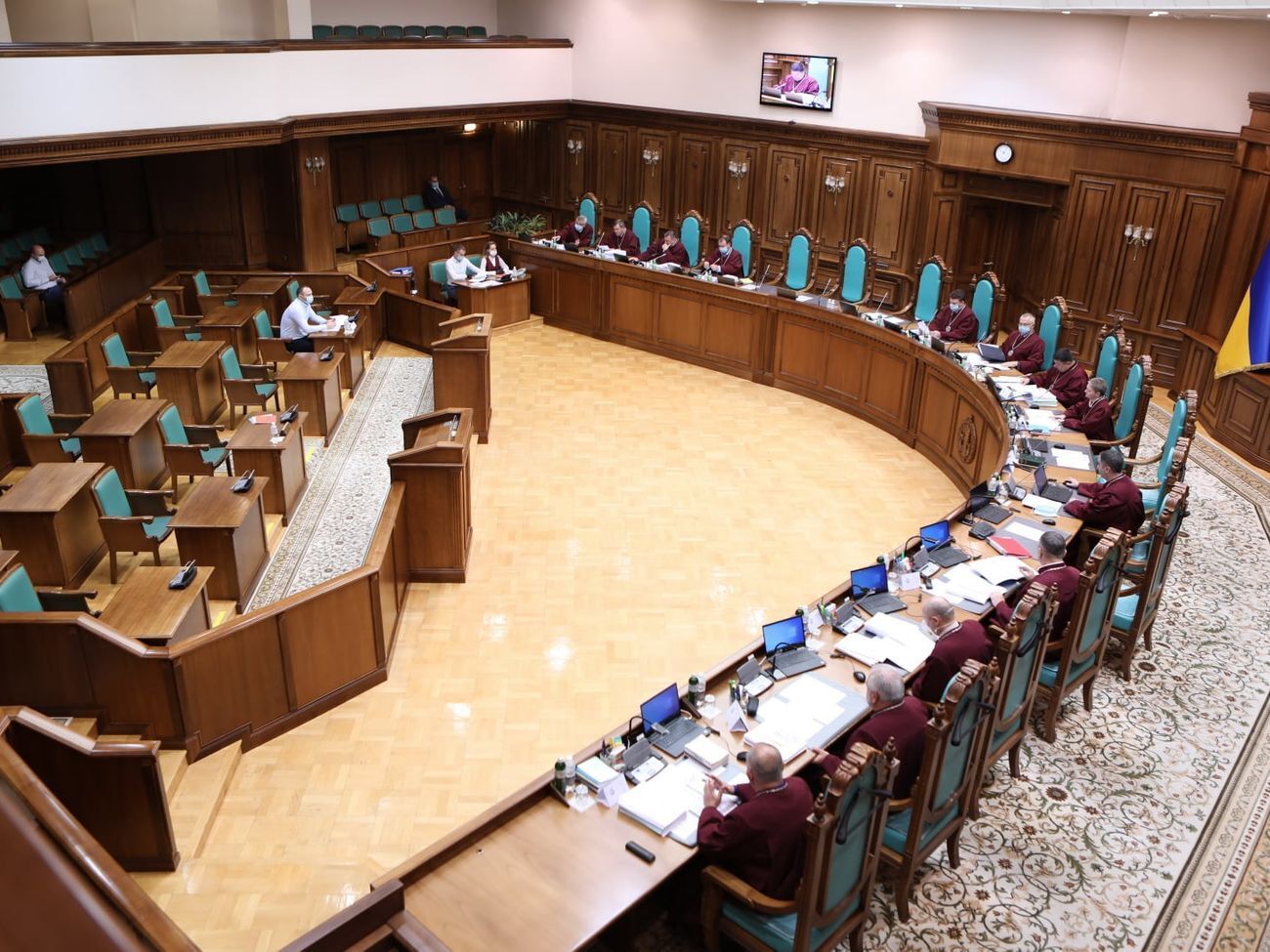 226 депутатів закликали суддів КСУ добровільно скласти повноваження