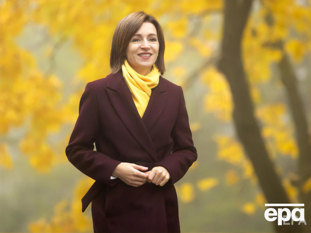 Сегодня Зеленский поздравил Санду с победой на выборах президента Молдовы