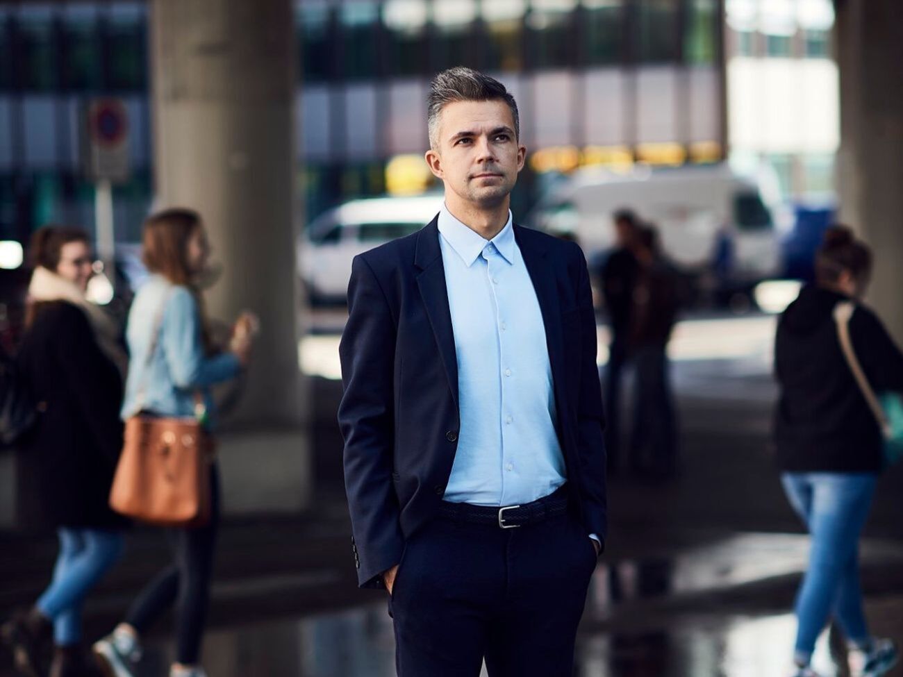 Филипенко:&nbsp;В спортивных штанах и с ружьем бегать можно, в платье и с цветами гулять нельзя