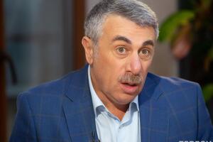 Комаровський: Ось ти дивишся стрічку президента – із трьох фотографій на двох у нього обрізана голова