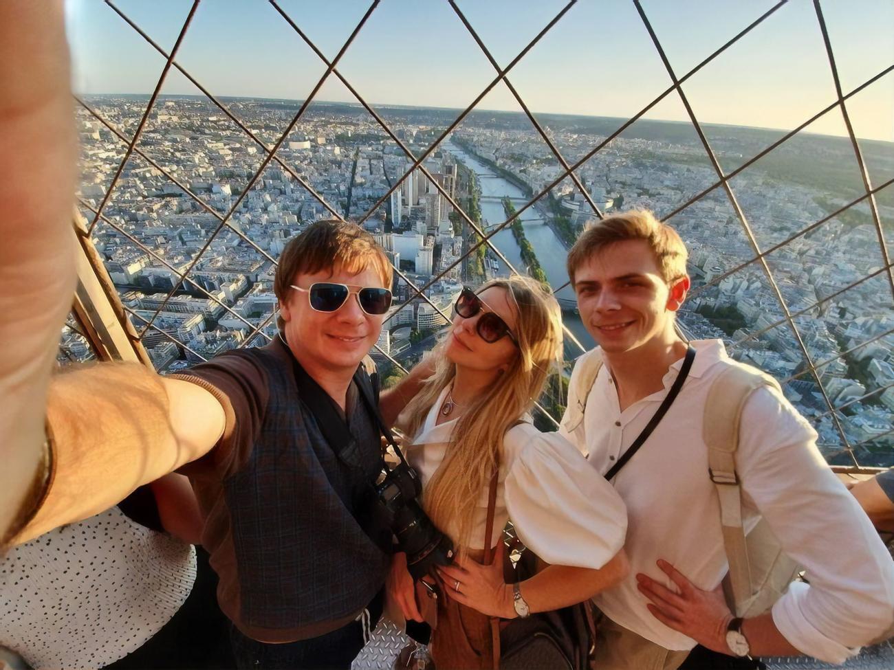 Ангелина и Николай &ndash; младшие сестра и брат Комарова