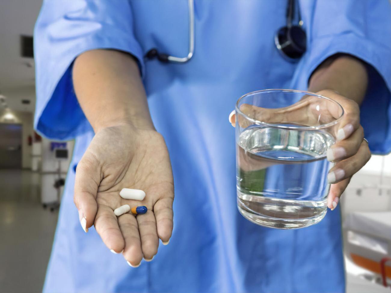 Споживання антибіотиків, які українці купують в аптечних мережах без рецепта лікаря, також зросло