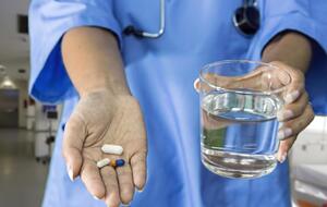 Споживання антибіотиків, які українці купують в аптечних мережах без рецепта лікаря, також зросло