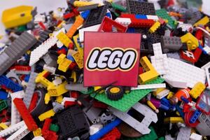 В 50-е конструкторы LEGO становятся самой известной и популярной игрушкой сначала на скандинавском, а затем и на европейском рынке