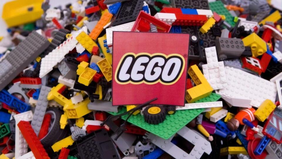 В 50-е конструкторы LEGO становятся самой известной и популярной игрушкой сначала на скандинавском, а затем и на европейском рынке