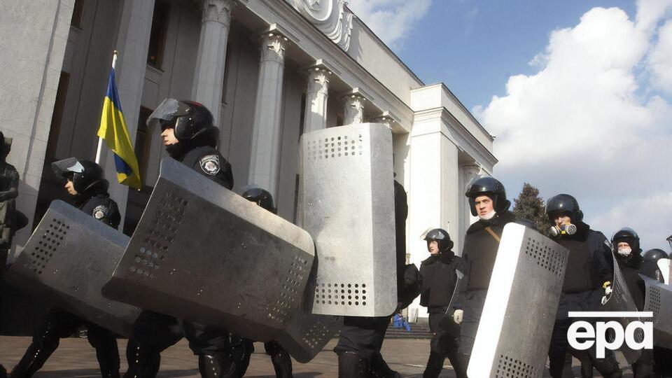 Поліція стримала натиск протестувальників