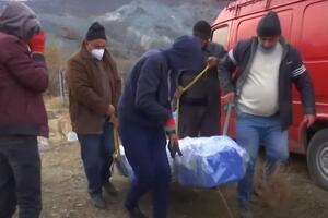 Вірмени Карабаху говорять, що бояться глуму над могилами родичів