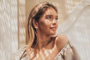 Брежнева снялась в клипе вместе со старшей дочерью