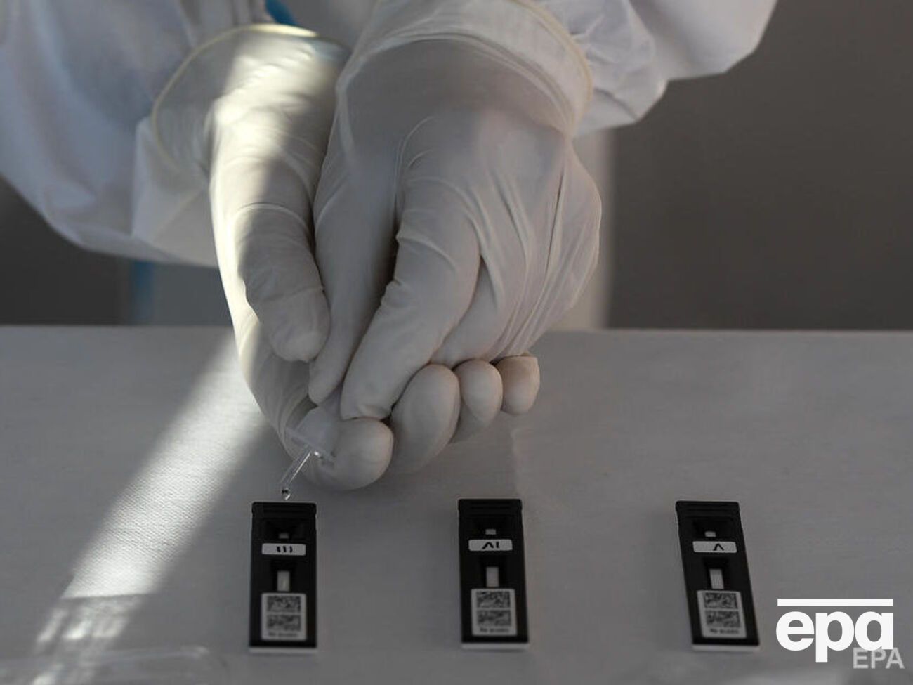 Протягом року у світі підтвердили понад 55,66 млн випадків COVID-19