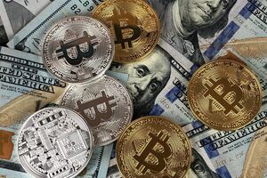 Биткоин из-за пандемии коронавируса рекордно подорожал. Весной по той же причине криптовалюта рекордно подешевела