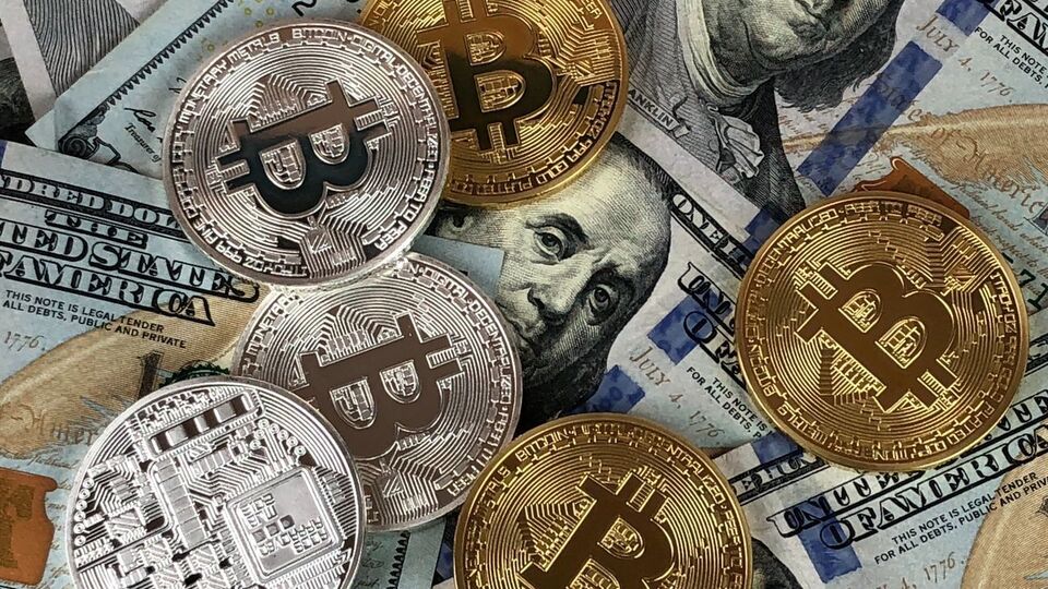 Біткоін через пандемію коронавірусу рекордно подорожчав. Навесні з тієї самої причини криптовалюта рекордно подешевшала