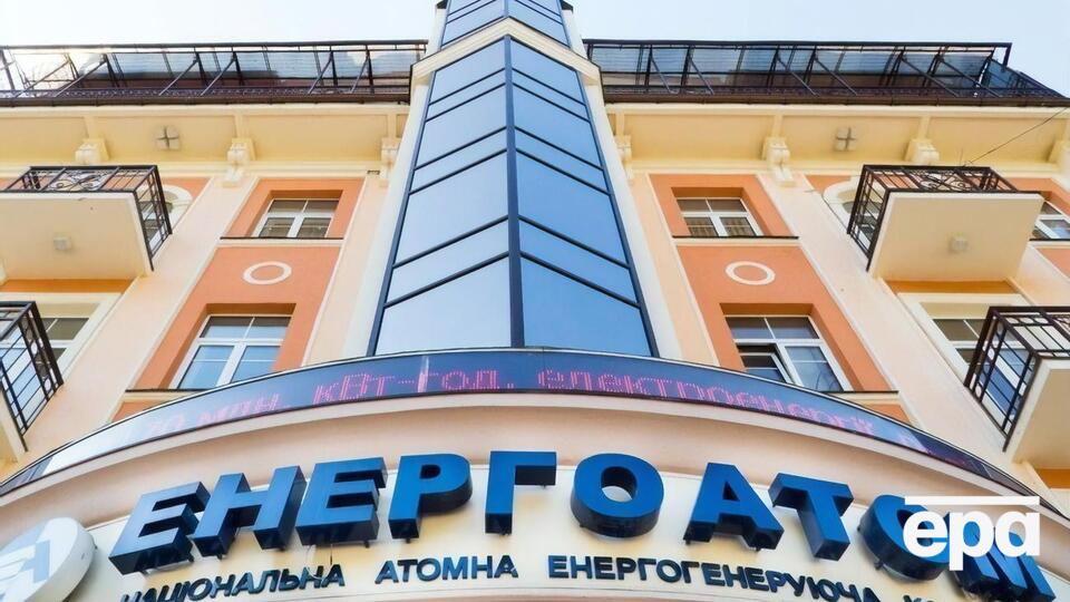 Впервые в истории украинской атомной отрасли сразу три энергоблока были выведены в резерв на один–три месяца, а остальные работали с ограничениями мощности на 10–40%, заявили в "Энергоатоме"