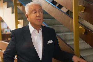 Винокур раніше був зварювальником, теслею і будівельником