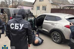 Сотрудники СБУ задержали организатора группы, когда он получал часть долга