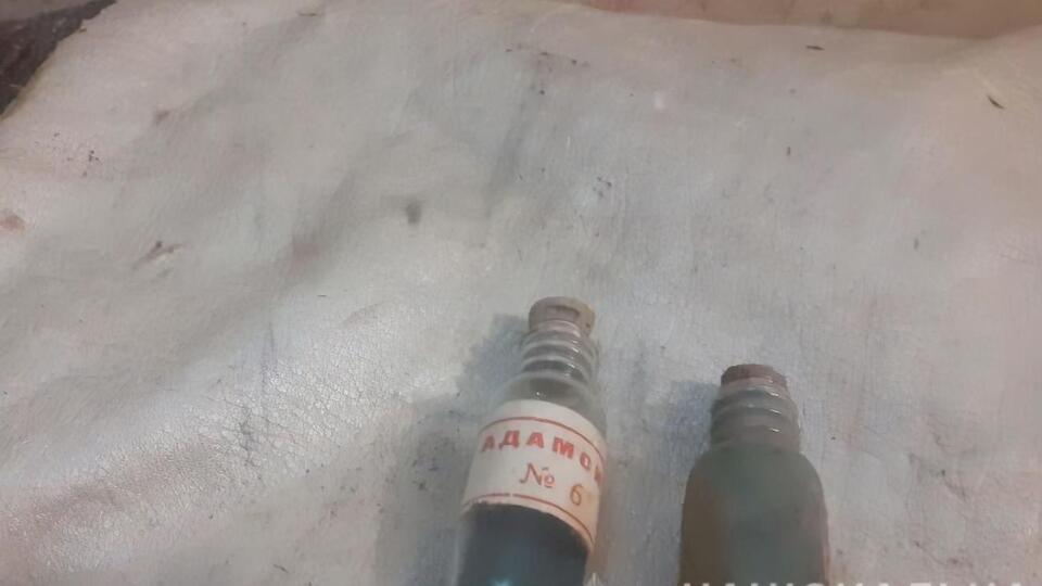 Колбы нашли в старом дымоходе