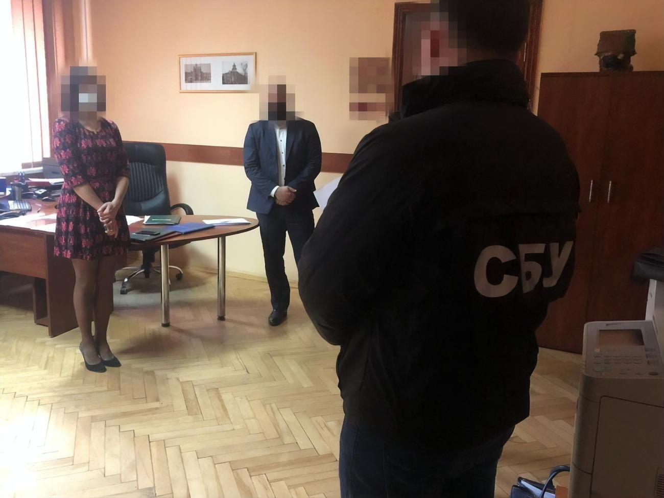 У СБУ вважають, що через корупційну схему могли фінансувати терористичні організації "ДНР" і "ЛНР"