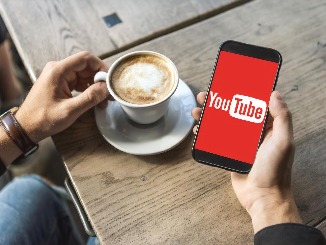 В Роскомнадзоре считают, что&nbsp;YouTube ограничивает распространение материалов российского автора