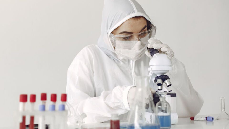 Среди вновь выявленных заболевших 539 детей и 673 медработника