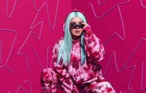 Певица Tones and I стала лидером рейтинга