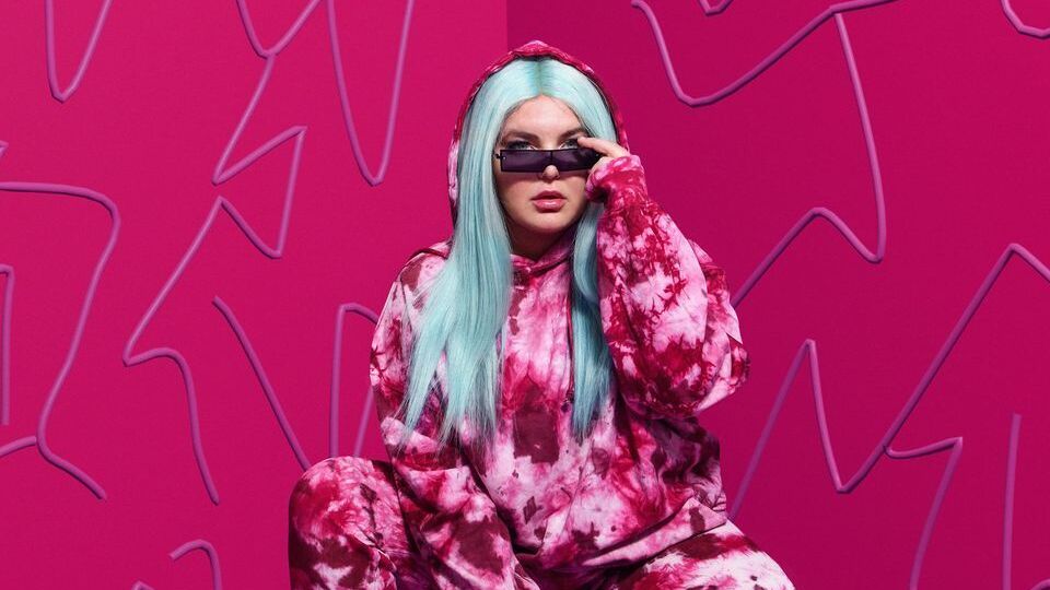 Певица Tones and I стала лидером рейтинга