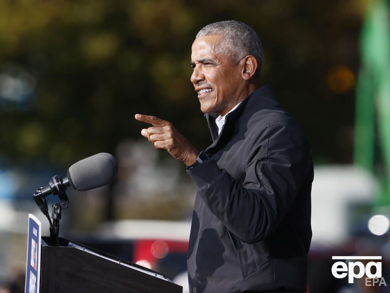 Мемуари Обами посіли перше місце за популярністю на таких торгових майданчиках, як Amazon і Barnes&Noble