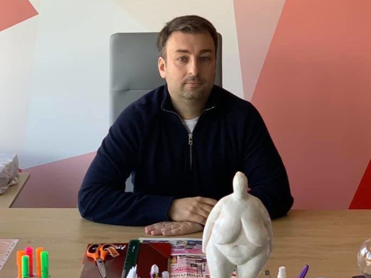 Мы хотим цветущую Украину и не брать деньги у МВФ, но не хотим даже минимально платить налоги. Поэтому и остаемся в говне