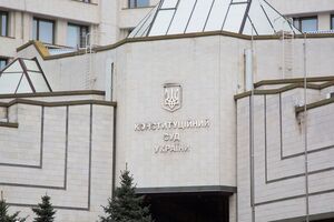 Бутусов, ссылаясь на источники, утверждает, что к назначению Тупицкого главой КСУ могут иметь отношение Вовк, Богдан и Портнов