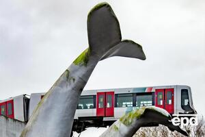 У Нідерландах потяг застряг на висоті 10 метрів над каналом