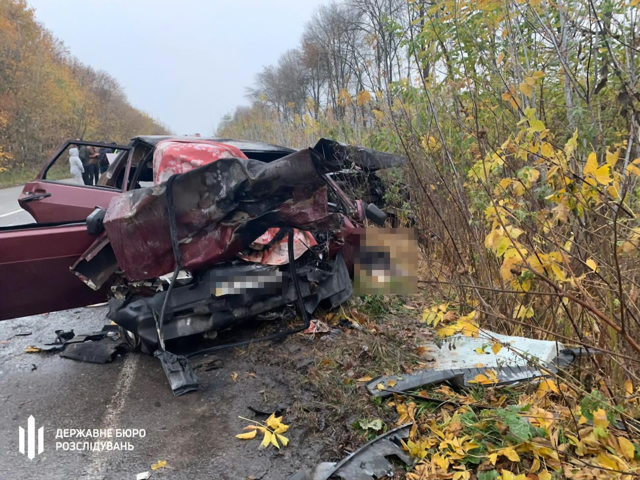 За попередньою інформацією, прокурор на автомобілі Acura виїхав на зустрічну смугу, де зіткнувся з автомобілем ВАЗ