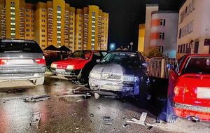 Взрыв задел еще три стоявших рядом автомобиля