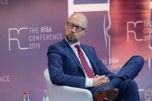 Яценюк: Путін підтримував свого проросійського президента на суверенній землі Молдови