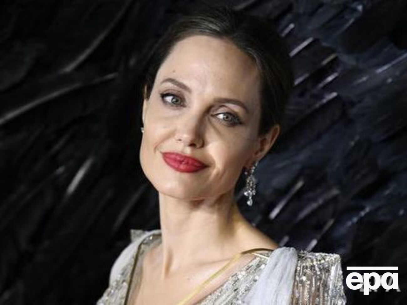 Джолі дебютувала як режисерка 13 років тому