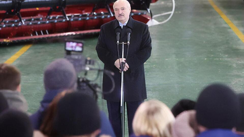 Лукашенко: Ми приберемо цю фашистську символіку з нашого суспільства, зробимо це красиво